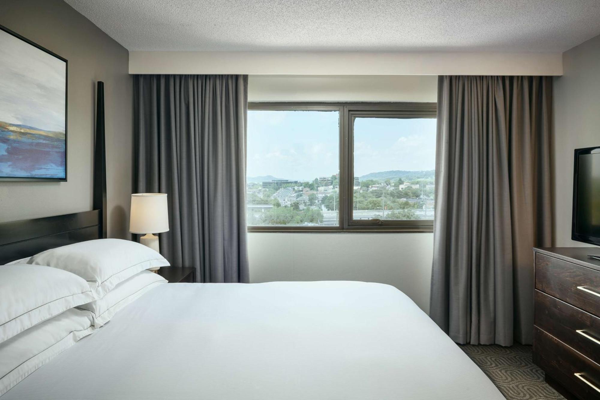 Hilton Suites ברנטווד מראה חיצוני תמונה